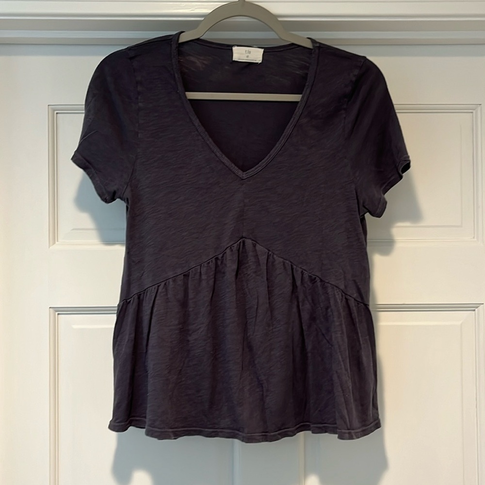 v-neck peplum tee